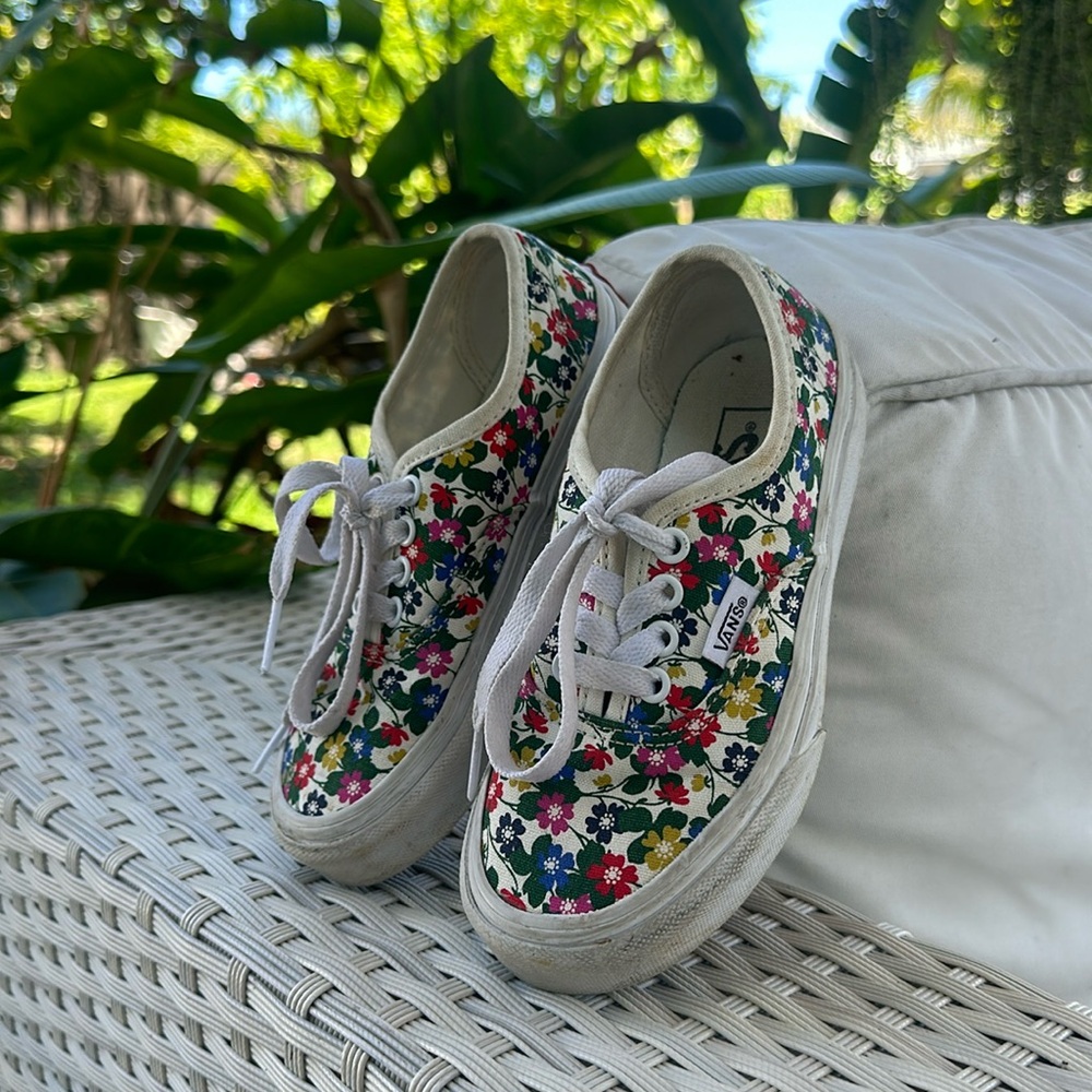 Girls Floral Lace Vans - US kids size 12